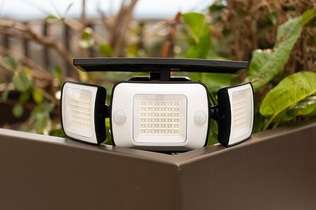 QoQa  Joornui Leuchte mit Solarpanel und Bewegungsmelder