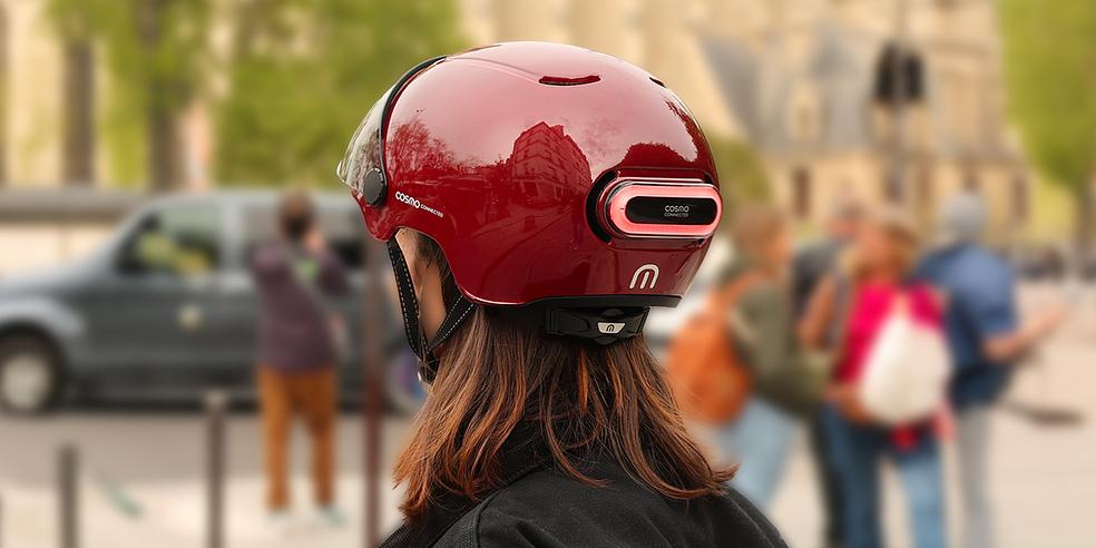 QoQa – Cosmo Connected Fusion Helm mit smartem Rücklicht und Zubehör