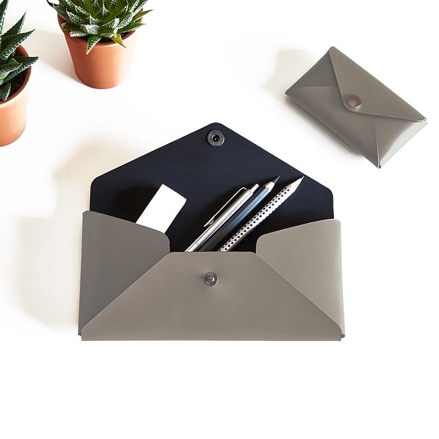Eglooh - Urania - Sous main Bureau en Cuir Gris Anthracite cm 90x60 - Résistant Structure en Acier avec un Profil Antérieur à L, Coutures Artisanales, Fond Antidérapant - Made in Italy